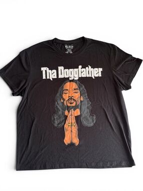 DOGG SUPPLY by Snoop Dogg Tha Doggfather Graphic T-Shirt 2XL Black